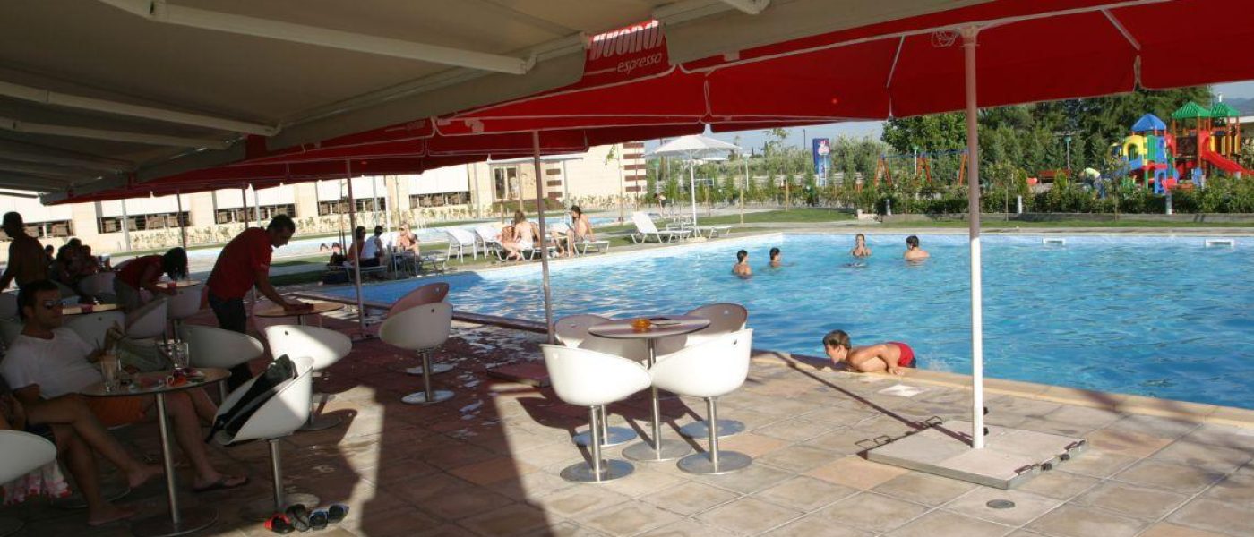 Ενεργό Οξυγόνο. Δημόσια πισίνα με μεγάλα φορτία μόλυνσης