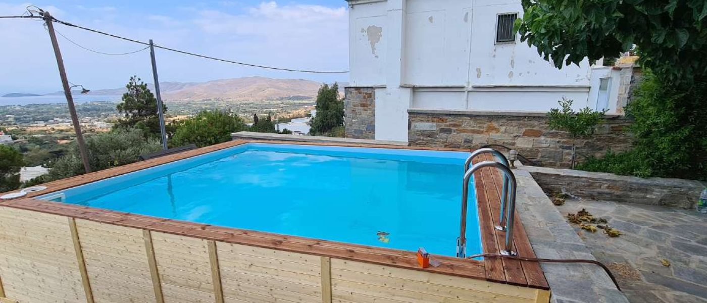 ΕΠΕΝΔΥΣΗ ΠΙΣΙΝΑΣ HYDROUS. Μια επίγεια πισίνα hydrous με περιμετρική επένδυση με ξύλο