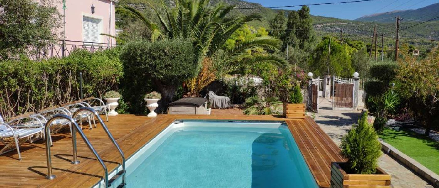 ΛΥΟΜΕΝΕΣ ΠΙΣΙΝΕΣ. Μια πισίνα technypool με περιμετρική επένδυση