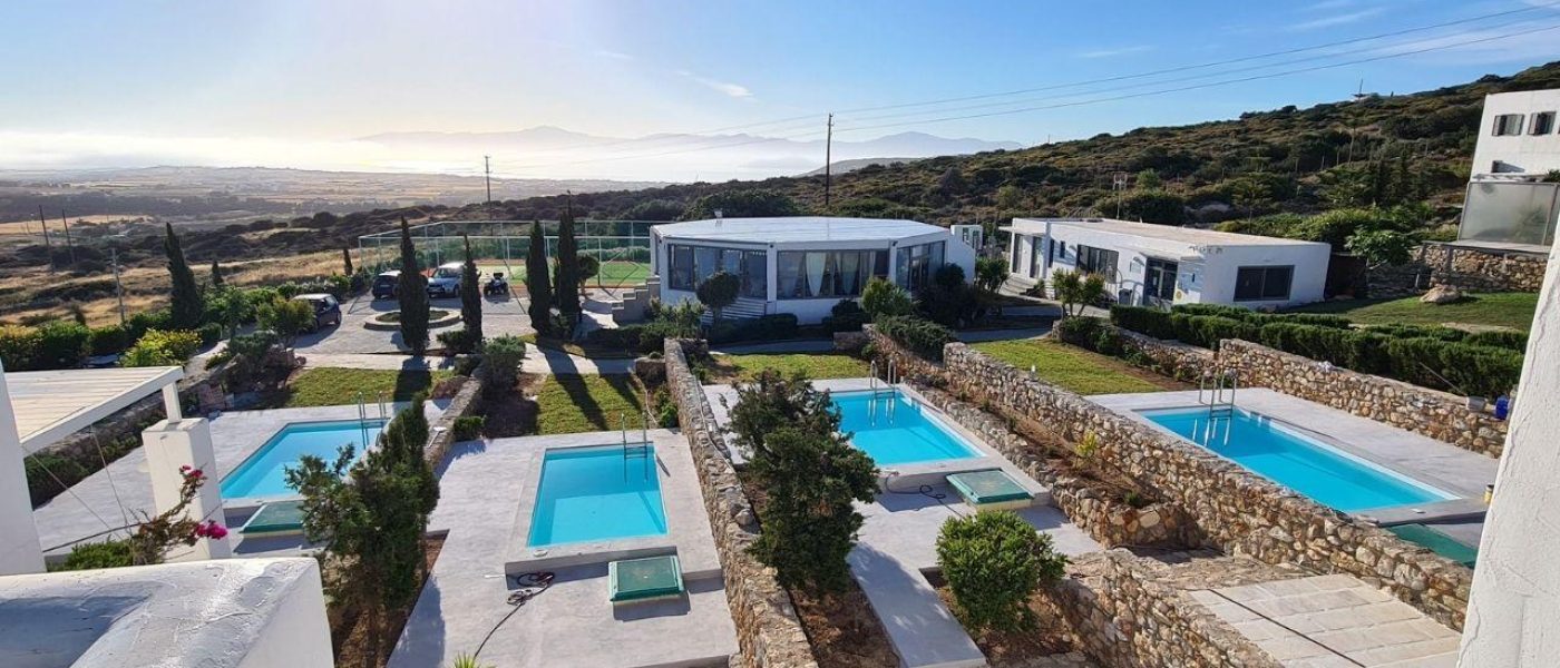 ΜΙΚΡΕΣ ΠΙΣΙΝΕΣ ΓΙΑ STUDIO. Συγκρότημα studios με μία πισίνα για το καθένα.