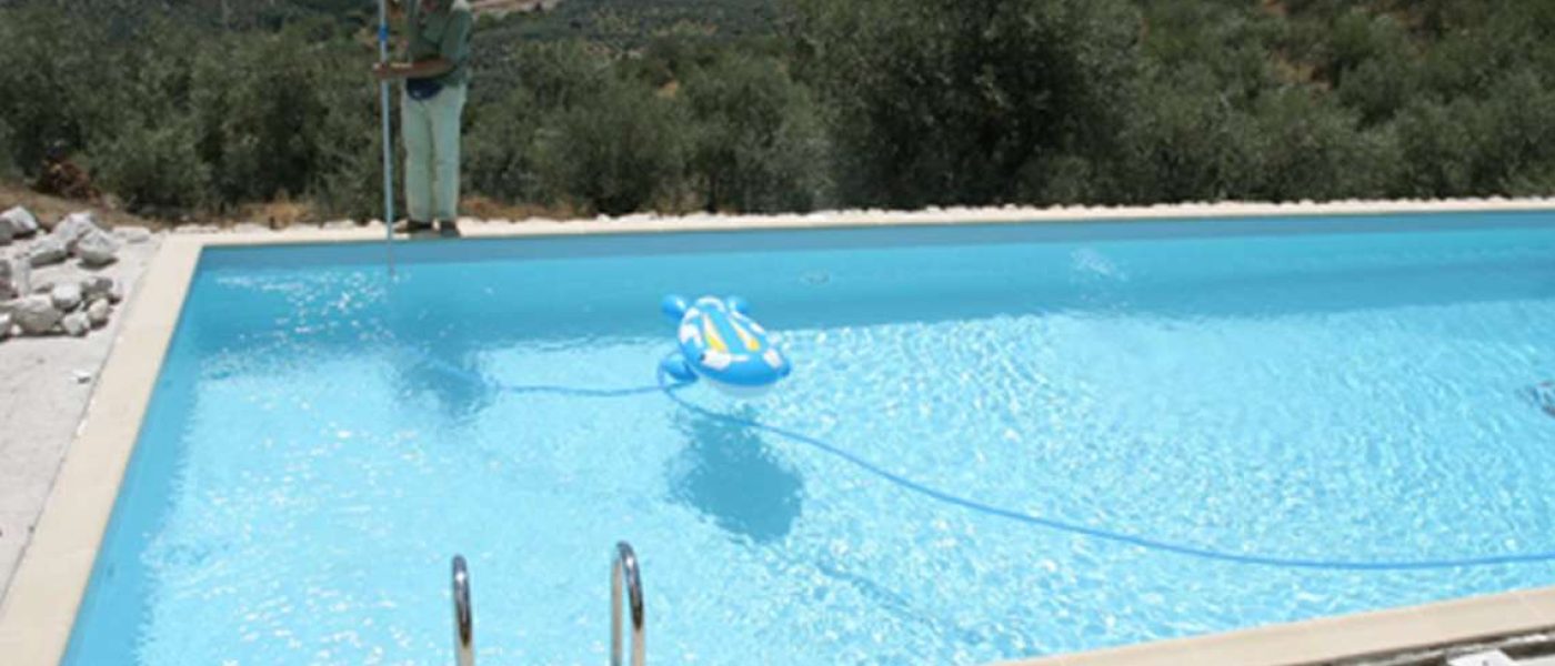 ΣΚΟΥΠΕΣ ΚΑΘΑΡΙΣΜΟΥ ΠΙΣΙΝΑΣ. Η απαραίτητη διαδικασία για απόλαυση κρυστάλλινου υγιεινού νερού.
