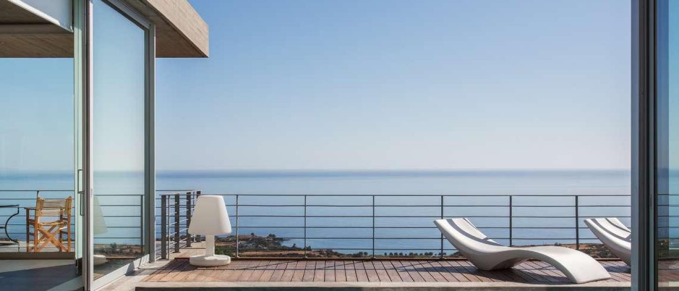 ΣΤΑΘΕΡΟΠΟΙΗΤΗΣ ΧΛΩΡΙΟΥ. Μια πισίνα που ατενίζει το απέραντο γαλάζιο