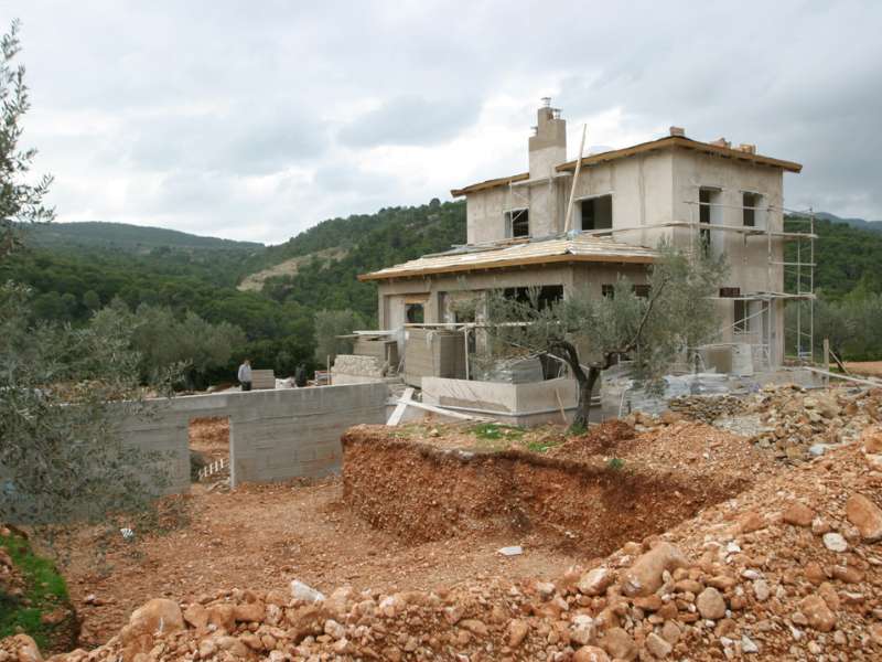 Η οικολογία στις φυσικές πισίνες. Ξεκίνημα εργασειών με την εκσκαφή