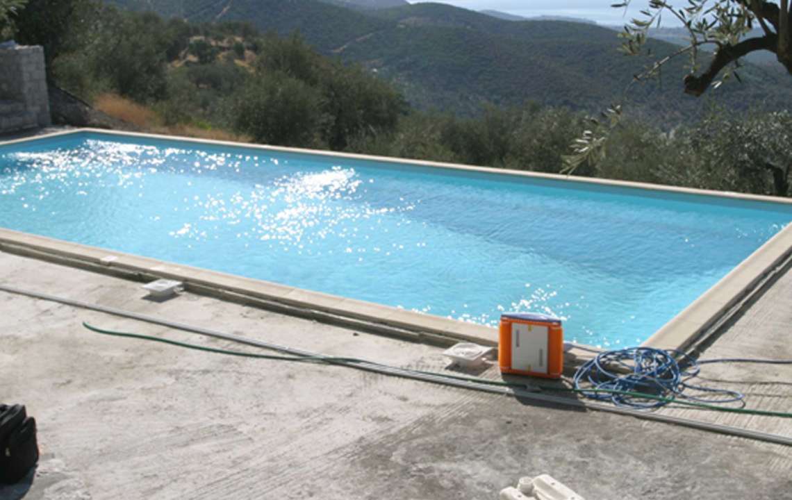 Κατασκευή πισίνας στο γκρεμό. Ένα ιδανικό αποτέλεσμα με τη βοήθεια προκάτ πισίνας