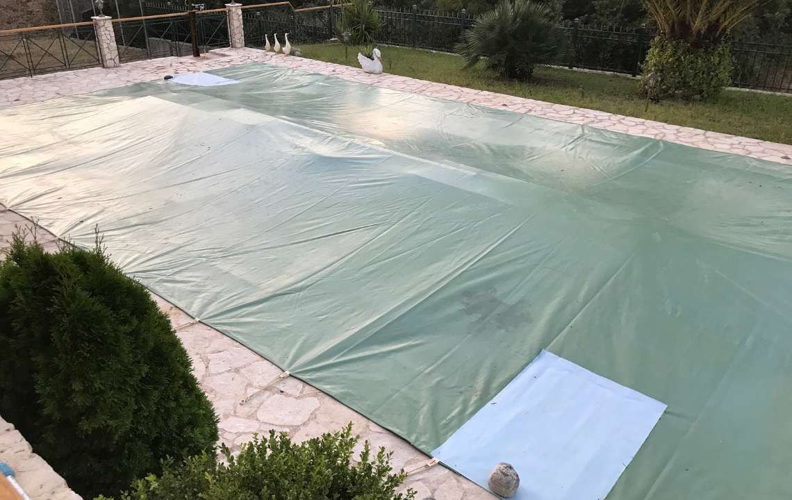 ΚΛΕΙΣΙΜΟ ΠΙΣΙΝΑΣ. Το κάλυμμα χειμώνα είναι ένα βοήθημα για σωστό κλείσιμο