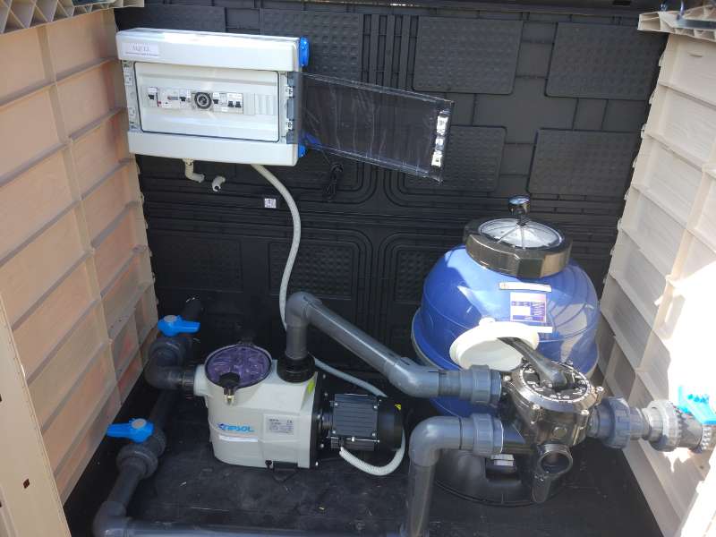 ΛΥΟΜΕΝΕΣ ΠΙΣΙΝΕΣ. Μηχανοστάσιο μιας πισίνας technypool