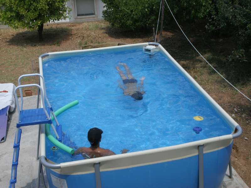 MINERAL POOLS. Το υδάτινο παιχνίδι είναι πάντοτε το καλύτερο για τα παιδιά, με την επίβλεψη της μητέρας πάντοτε.