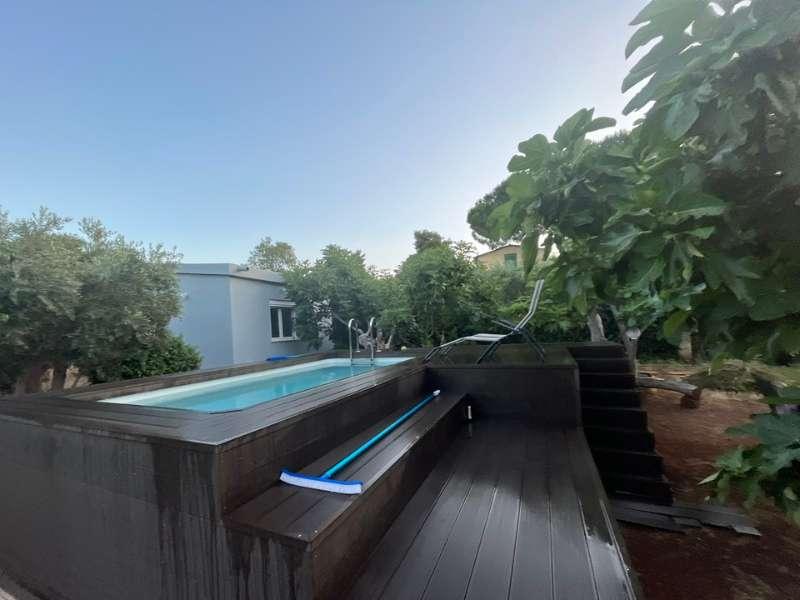 Οικονομική πισίνα. Η εξωτερική διαμόρφωση μιας πισίνας technypool κάνει μια οικονομική πισίνα να φαντάζει σαν μια ακριβή επιλογή