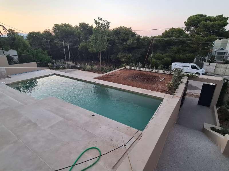 Προβλήματα πισίνας. Όταν η τοποθέτηση της πισίνας πρέπει να γίνει στην είσοδο της κατοικίας.